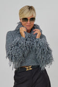 Strickpulli mit Zottelfransen, grau
