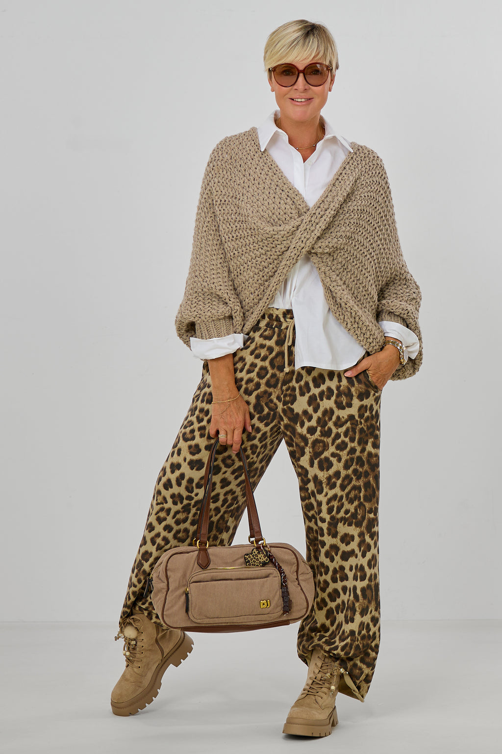 Grobgestrickter Pullover mit Fledermausärmeln, beige