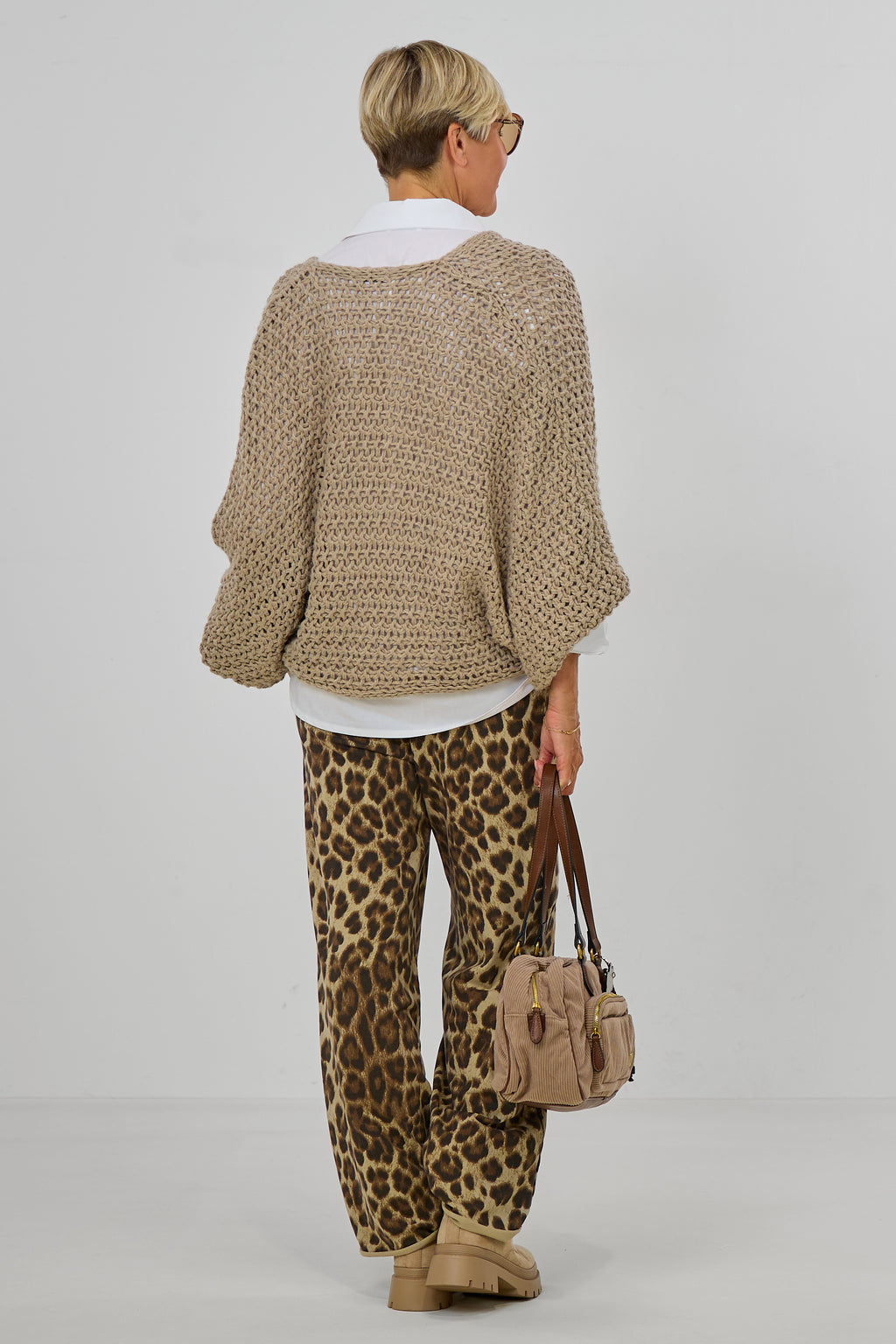 Grobgestrickter Pullover mit Fledermausärmeln, beige