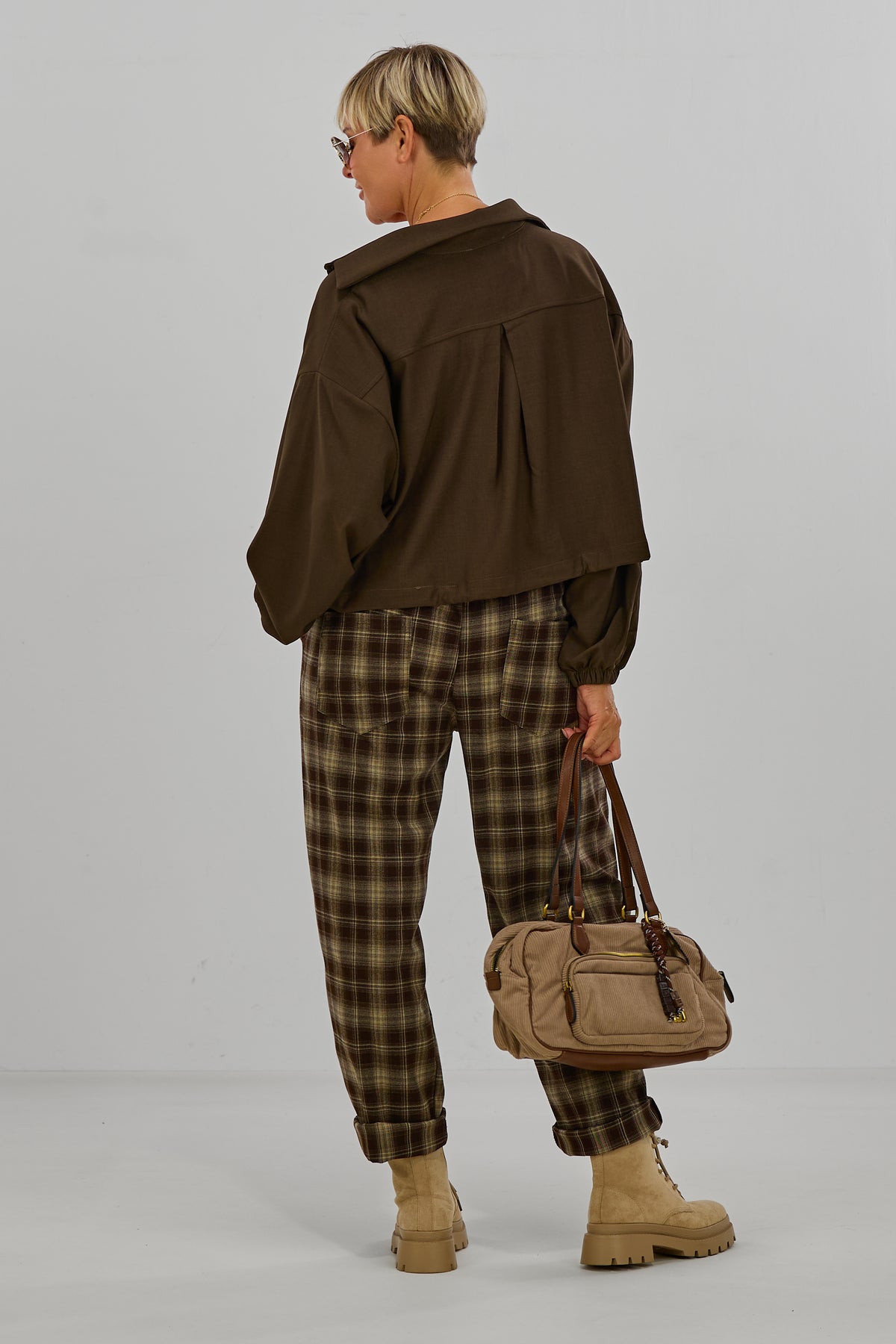 Kurze Bluse mit elastischen Bündchen, schokobraun