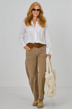 Kurze Bluse mit Rüschen, weiß