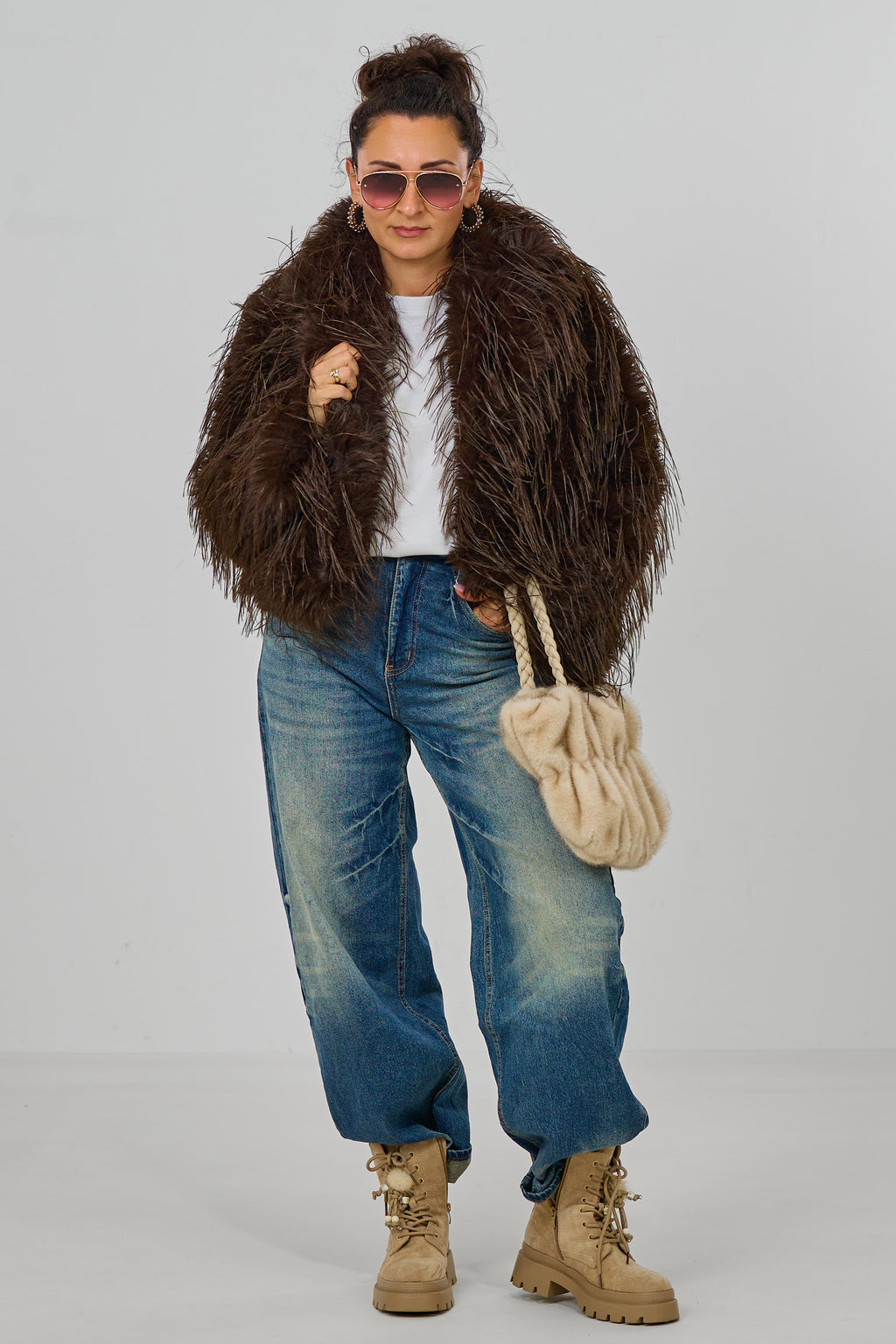kurze Jacke mit Zottelfell, braun
