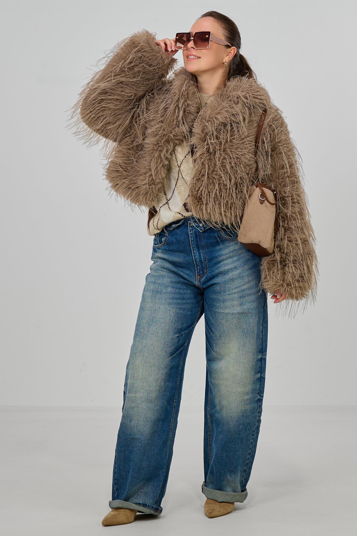 kurze Jacke mit Zottelfell, taupe