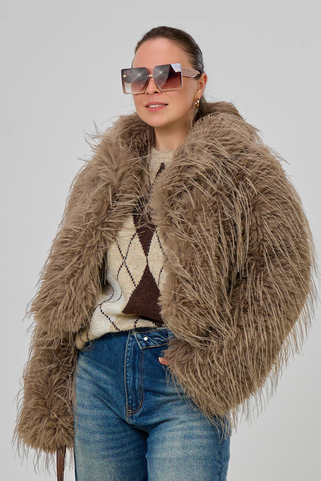 kurze Jacke mit Zottelfell, taupe