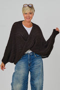 Grobgestrickter Pullover mit Fledermausärmeln, schokobraun