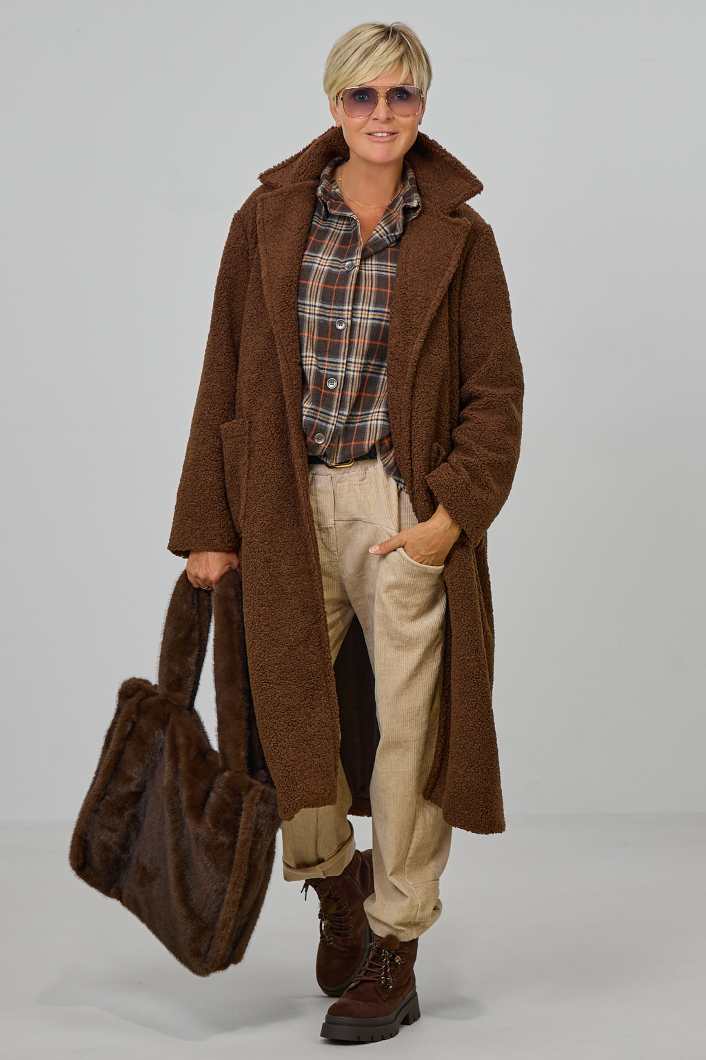 langer Teddymantel mit Revers, braun