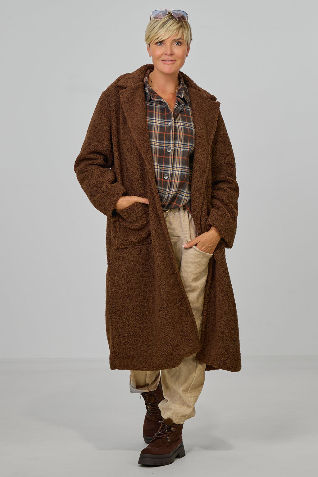 langer Teddymantel mit Revers, braun