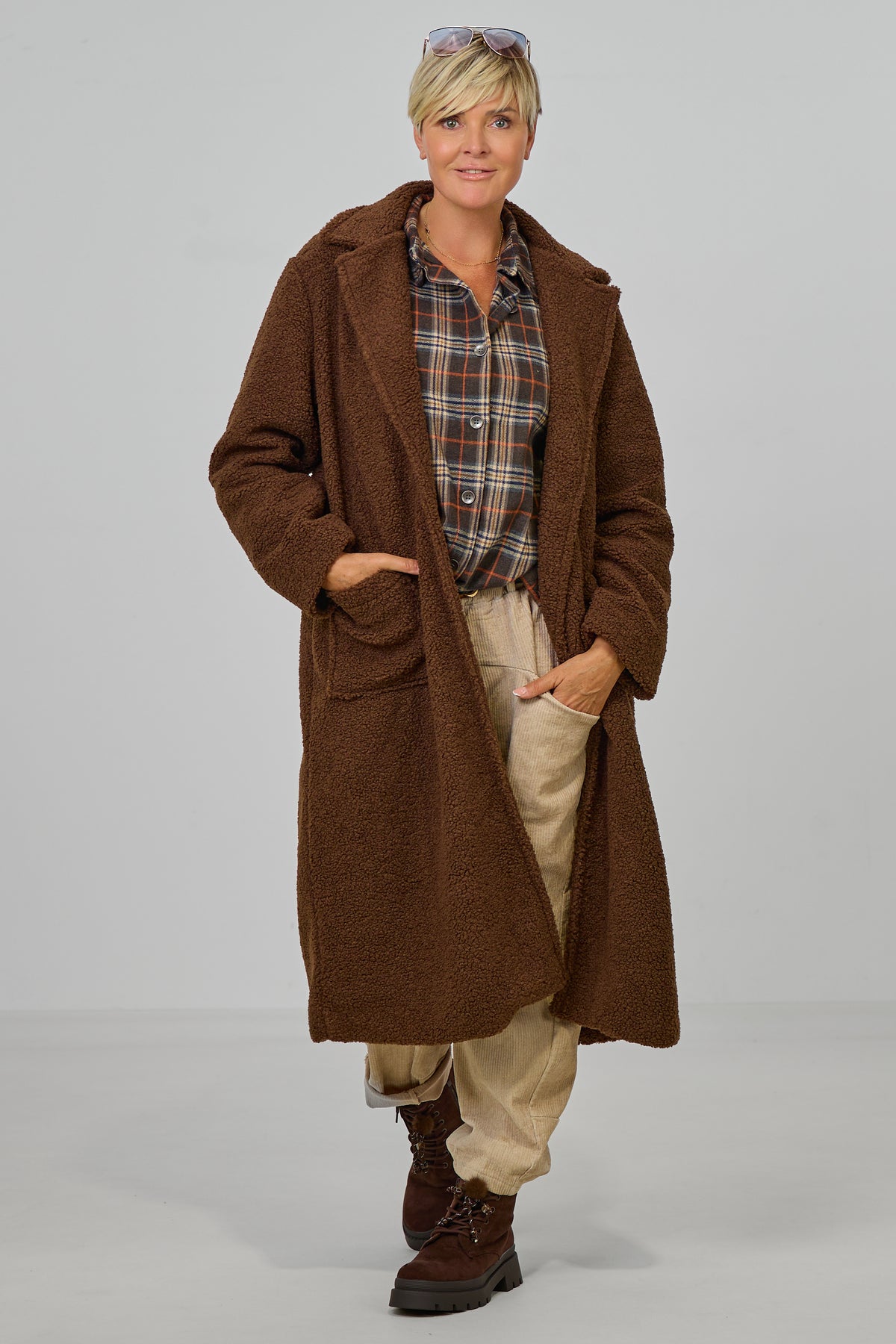 langer Teddymantel mit Revers, braun