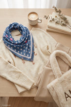 Weiches Tuch mit Charms, blau-beige-hellrosa