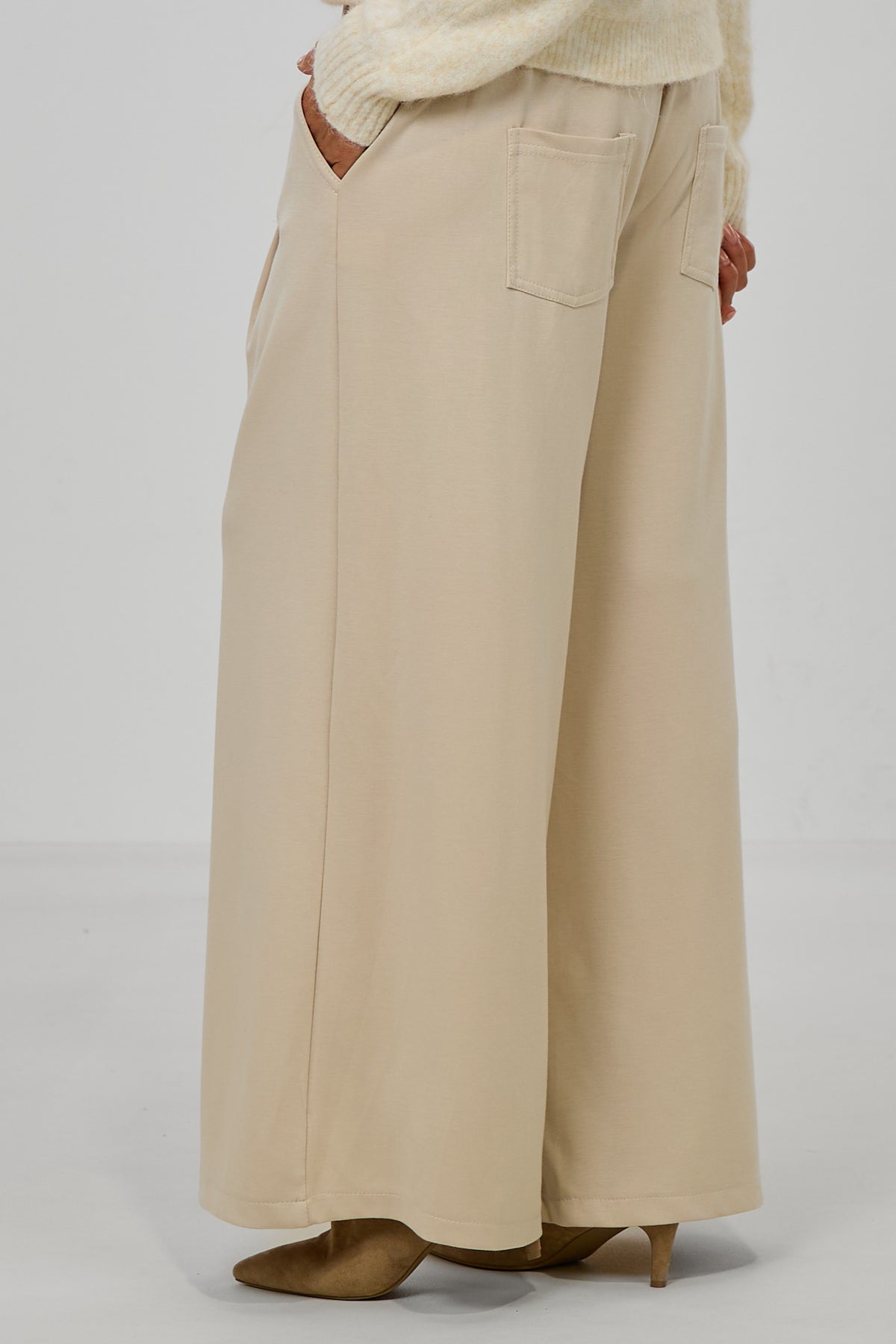 elegante Hose mit Zierknöpfen, beige