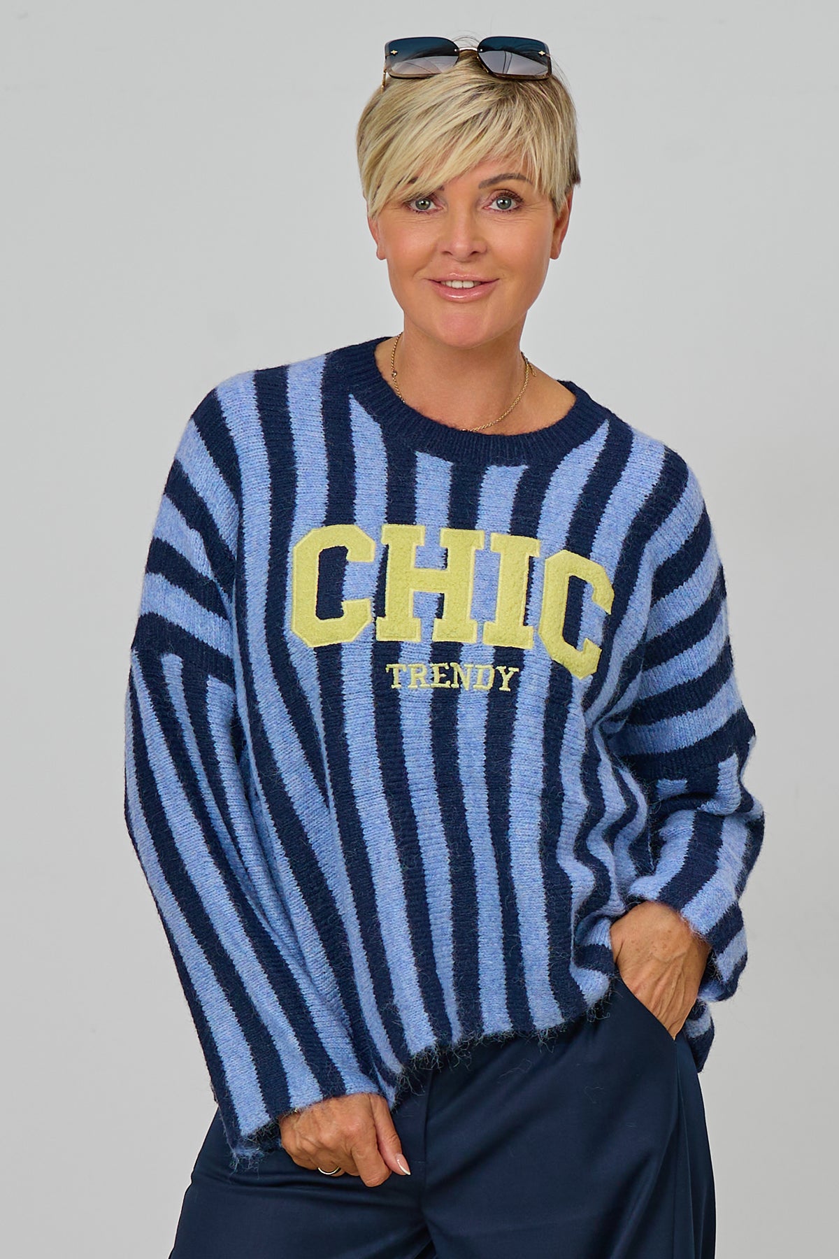 gestreifter Strickpulli CHIC , blau-gelb