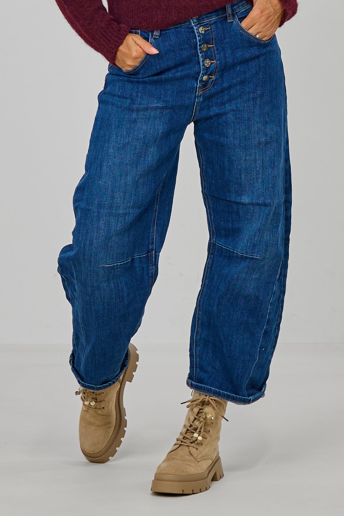Barrel Jeans mit Zierknöpfen, denim