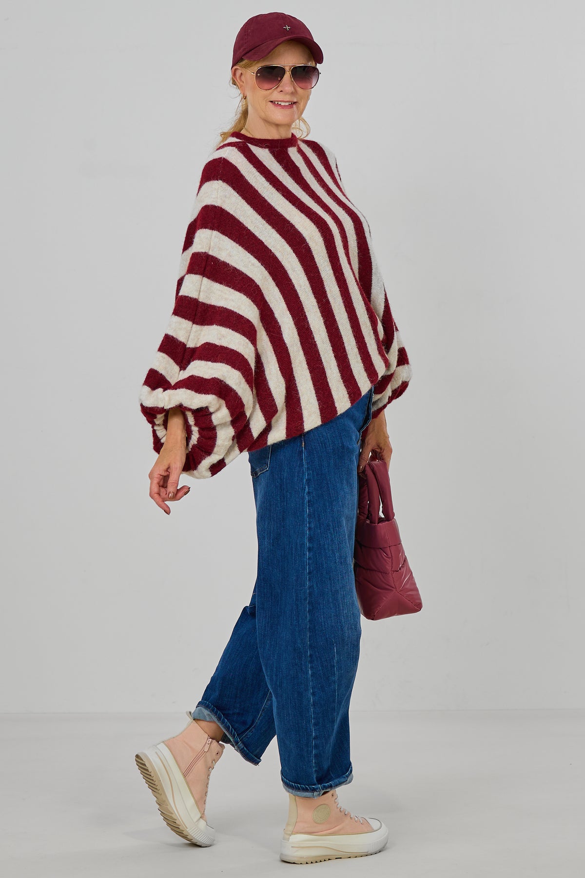 gestreifter Strickpulli mit Fledermausärmeln, bordeaux-ecru