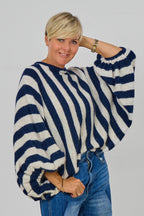 gestreifter Strickpulli mit Fledermausärmeln, marine-ecru