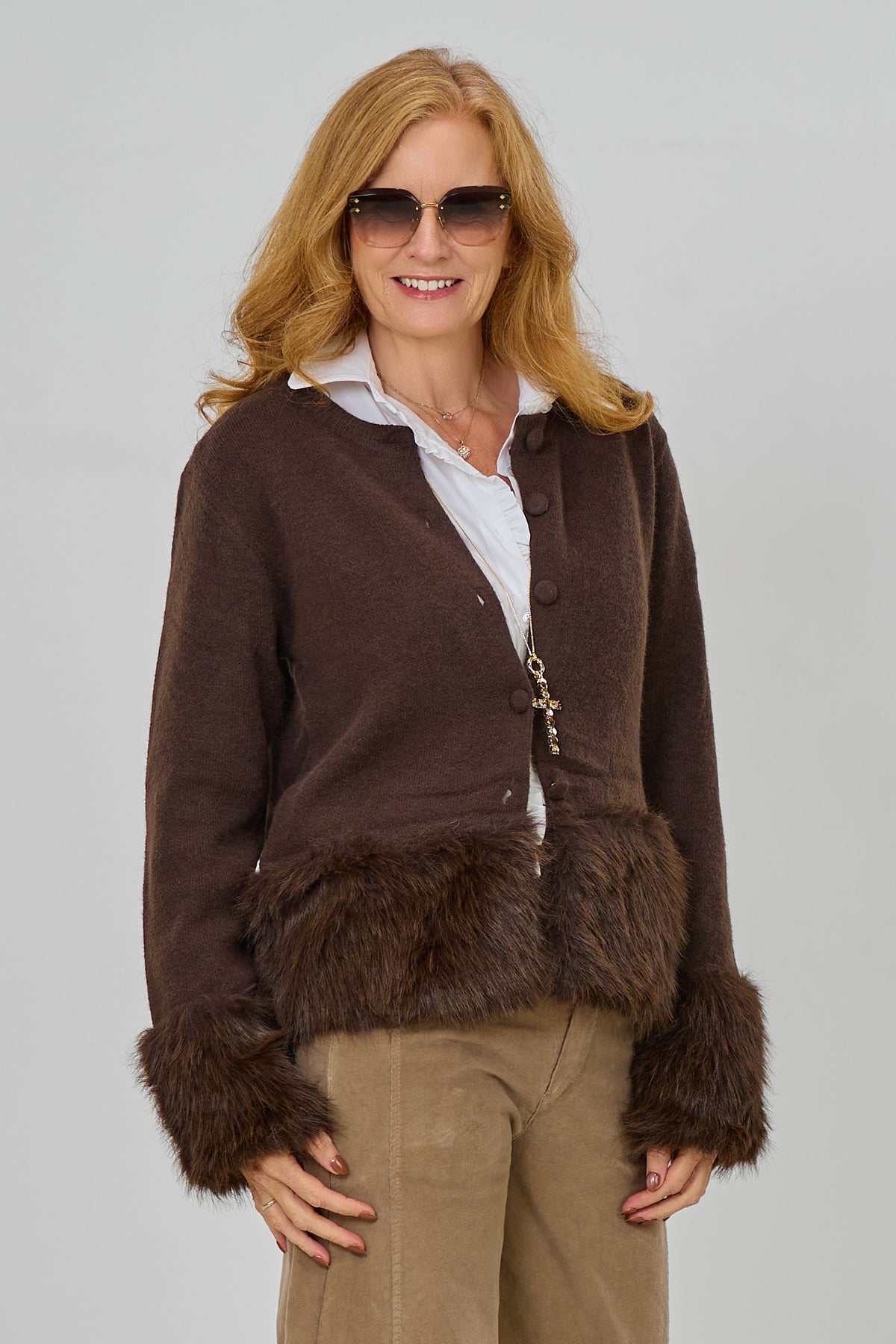 Cardigan mit Fellabschlüssen, schokobraun