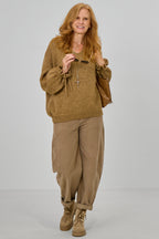 Strickpulli mit gerüschten Bündchen an den Ärmeln, camel