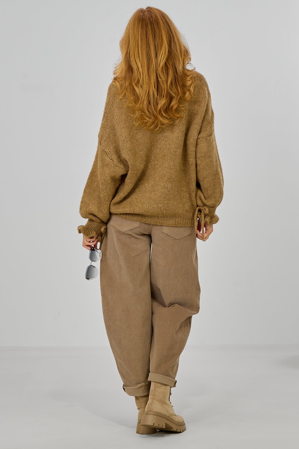 Strickpulli mit gerüschten Bündchen an den Ärmeln, camel