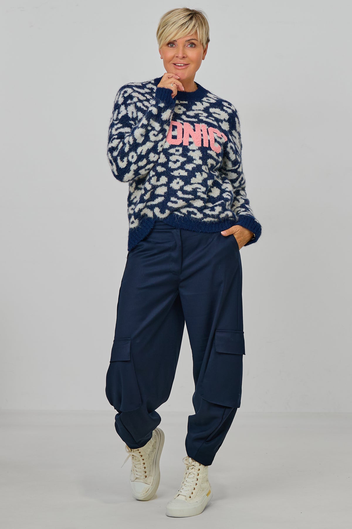Strickpulli mit Flock: ICONIC, blau-ecru-rosa