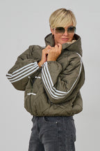 Sportliche Steppjacke mit Kapuze, khaki