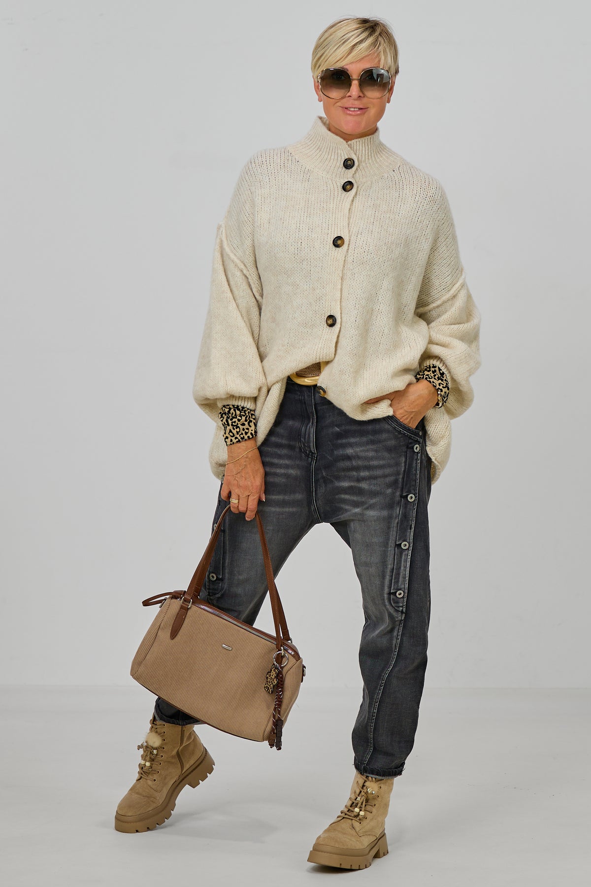 Cardigan mit naturfarbenen Knöpfen, beige