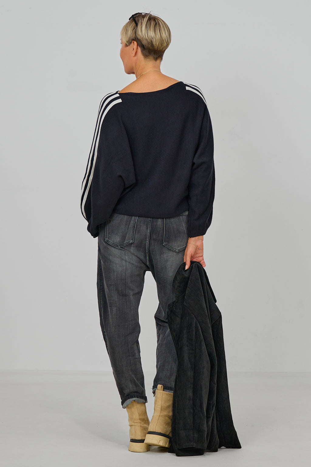 Pulli mit Streifen auf den Ärmeln, schwarz-ecru
