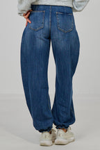 Midwaist Jeans mit elastischen Beinabschlüssen, denim blau