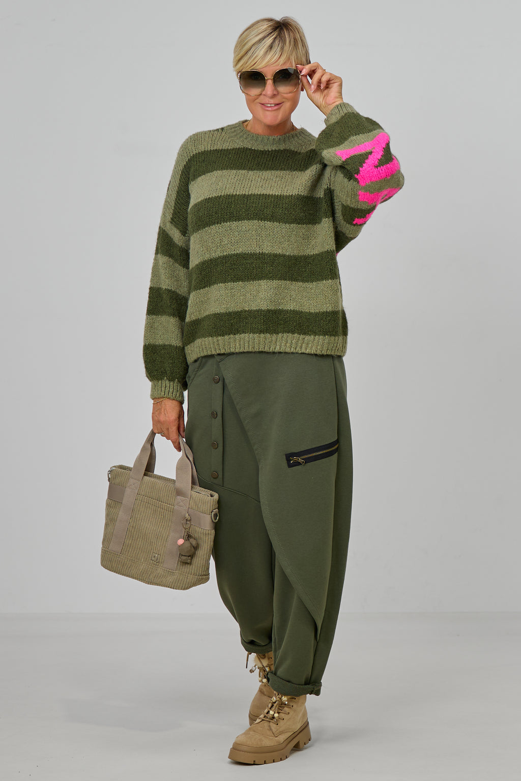 Gestreifter Strickpulli Namaste, khaki-lindgrün