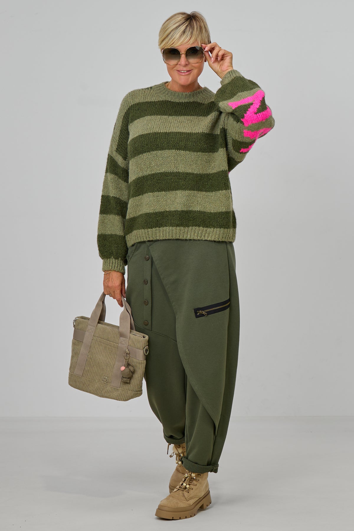 Gestreifter Strickpulli Namaste, khaki-lindgrün