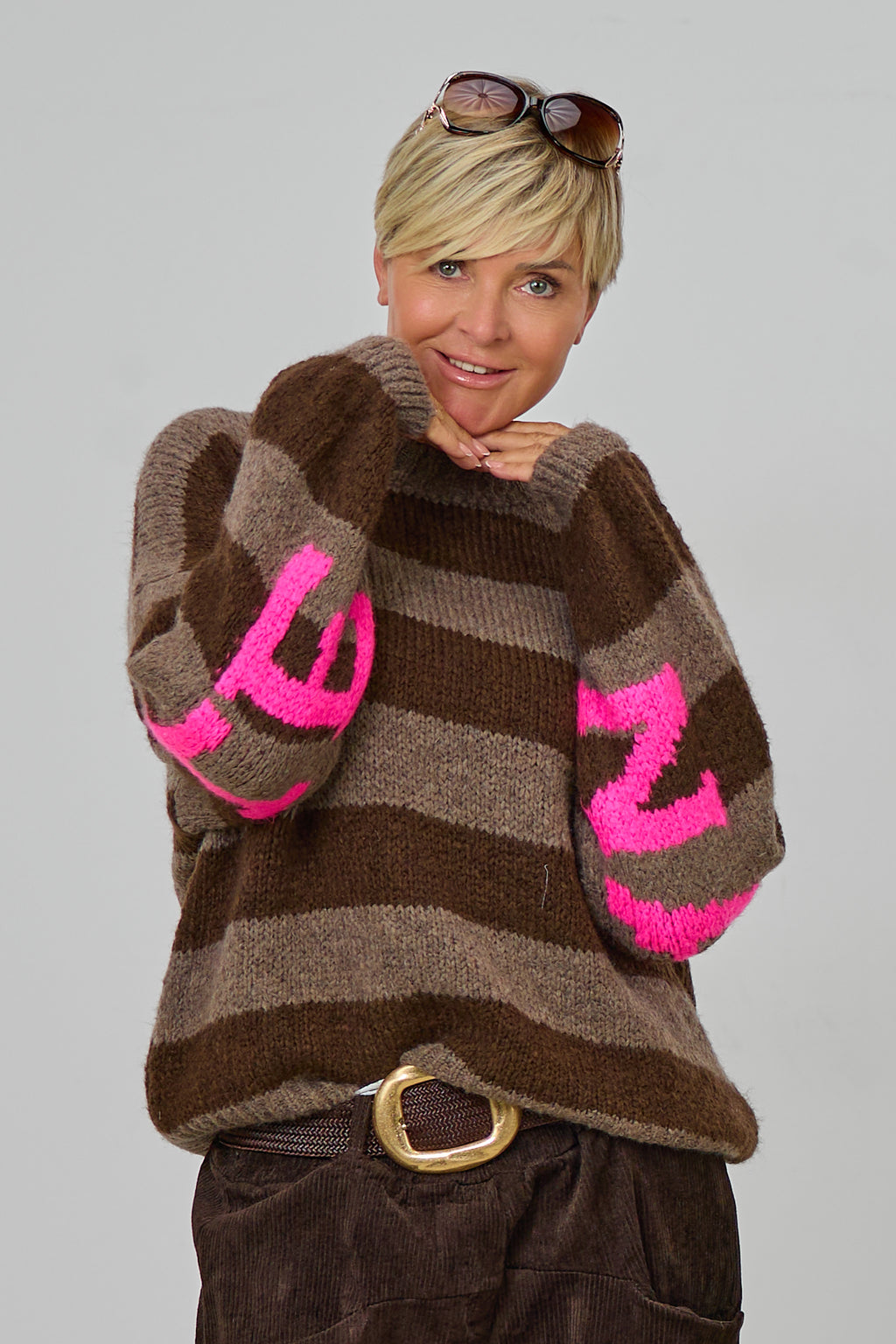 Gestreifter Strickpulli Namaste, braun-taupe