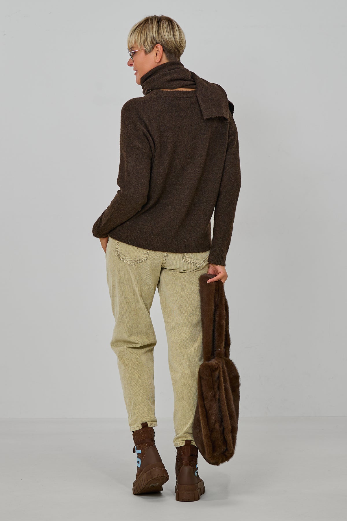 Cardigan mit abnehmbarem Schal, schokobraun