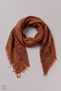 Gemustertes Tuch mit Charms, camel
