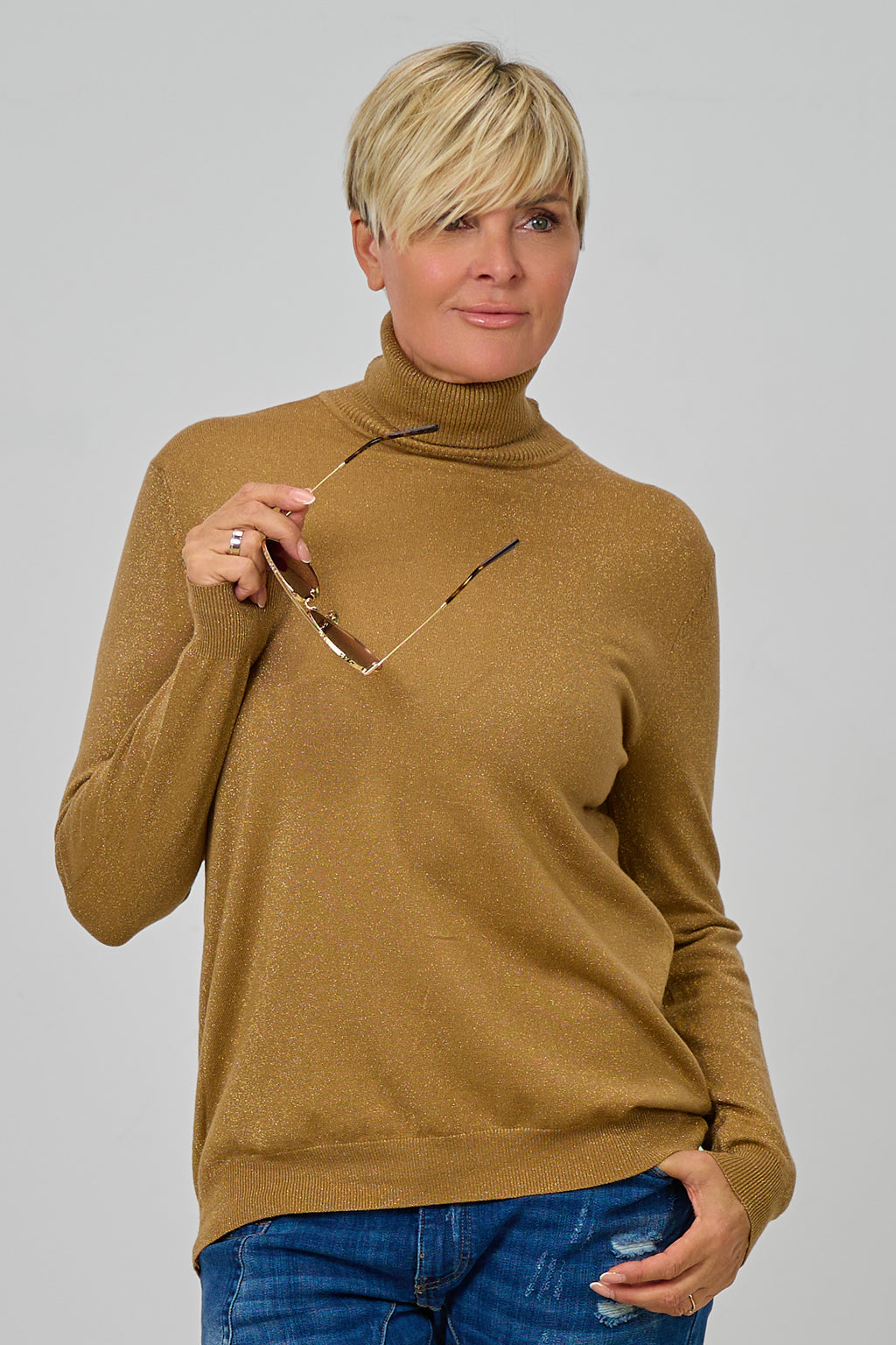 Rollkragenpulli mit Goldfaden, camel