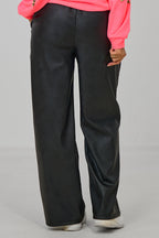 Bundfaltenhose im Lederlook, schwarz