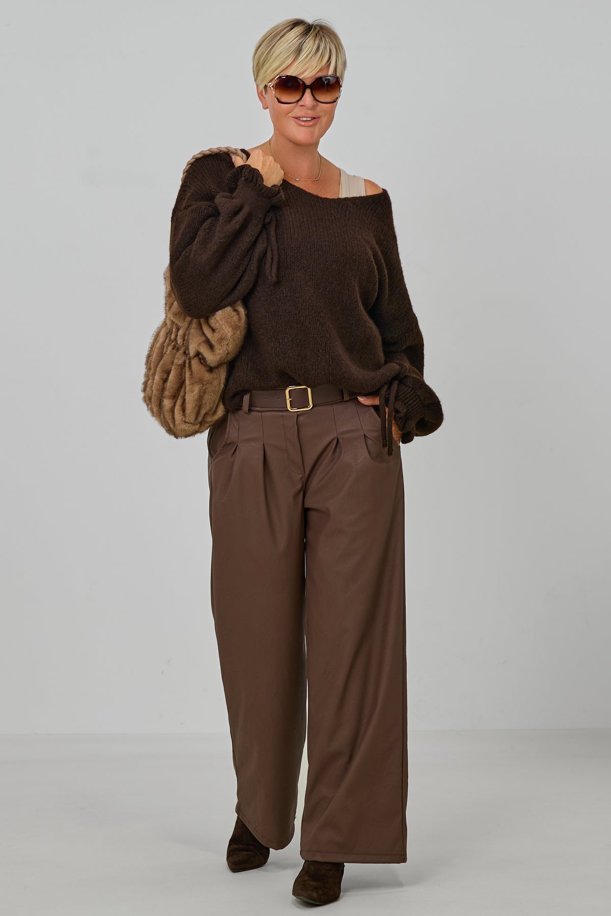 Bundfaltenhose im Lederlook, schokobraun