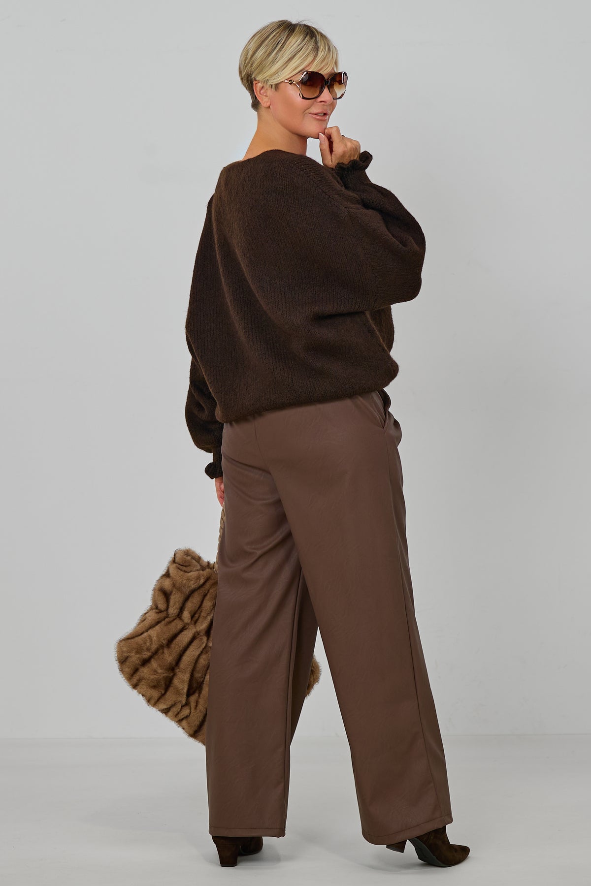 Bundfaltenhose im Lederlook, schokobraun
