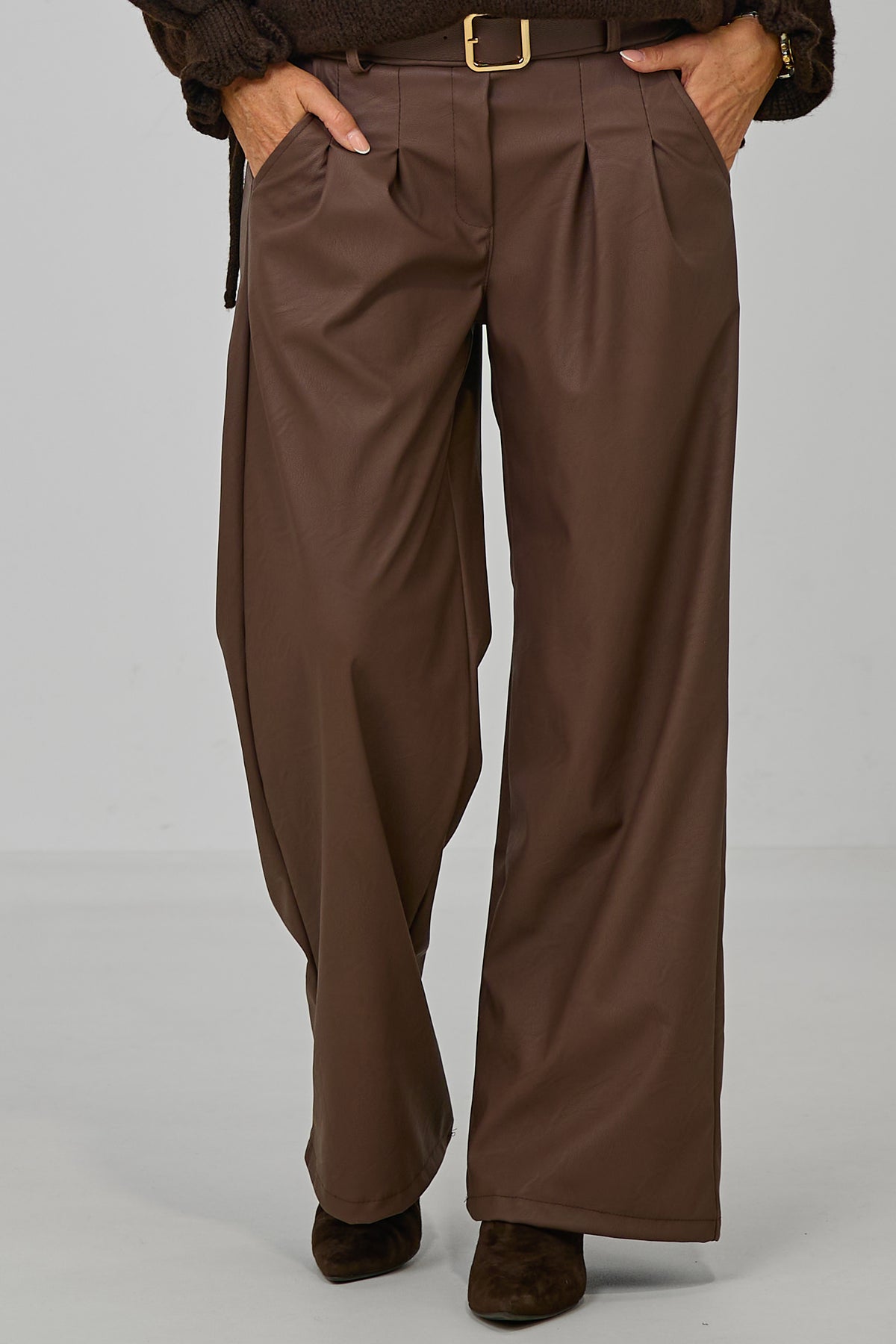 Bundfaltenhose im Lederlook, schokobraun