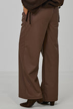 Bundfaltenhose im Lederlook, schokobraun