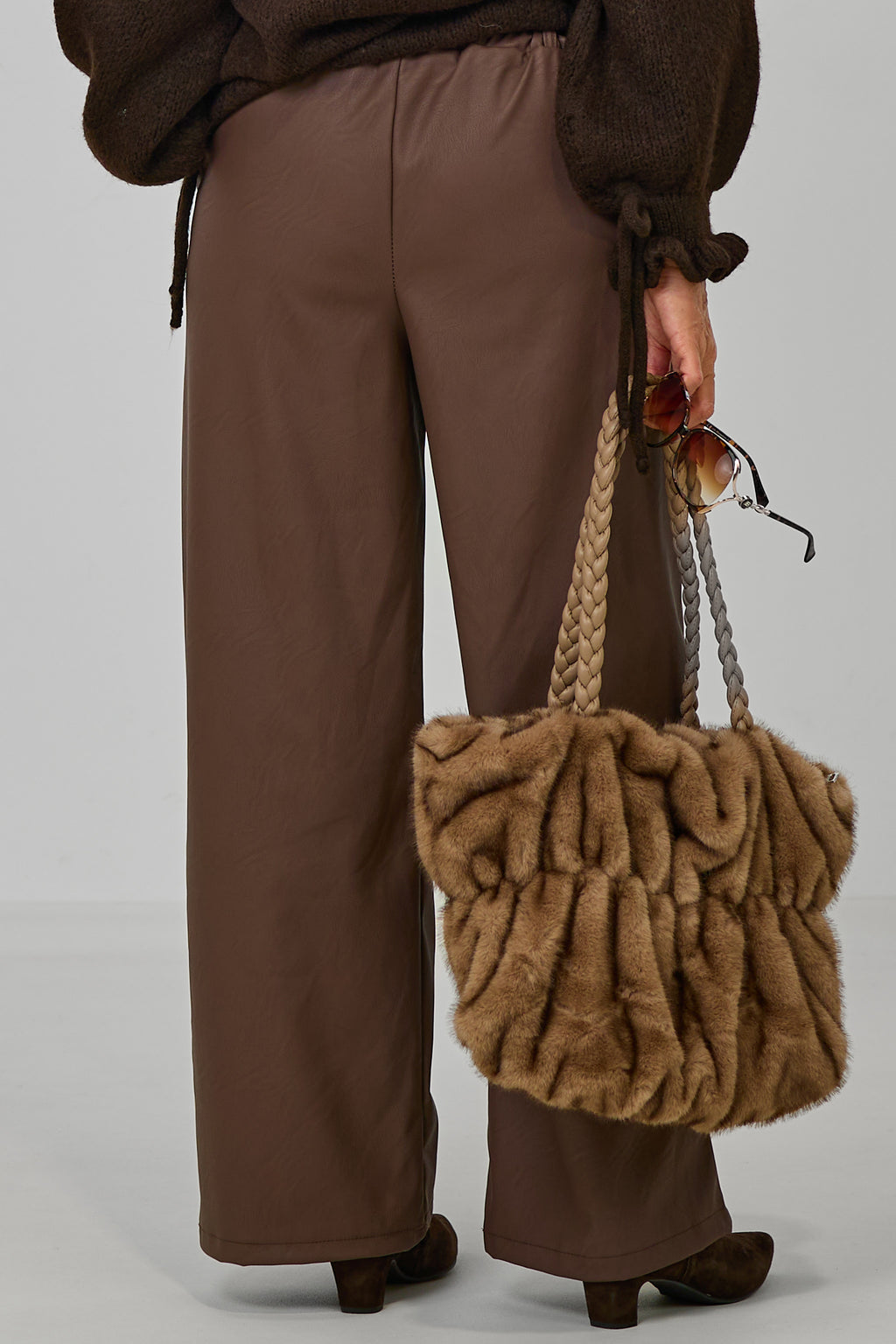 Bundfaltenhose im Lederlook, schokobraun
