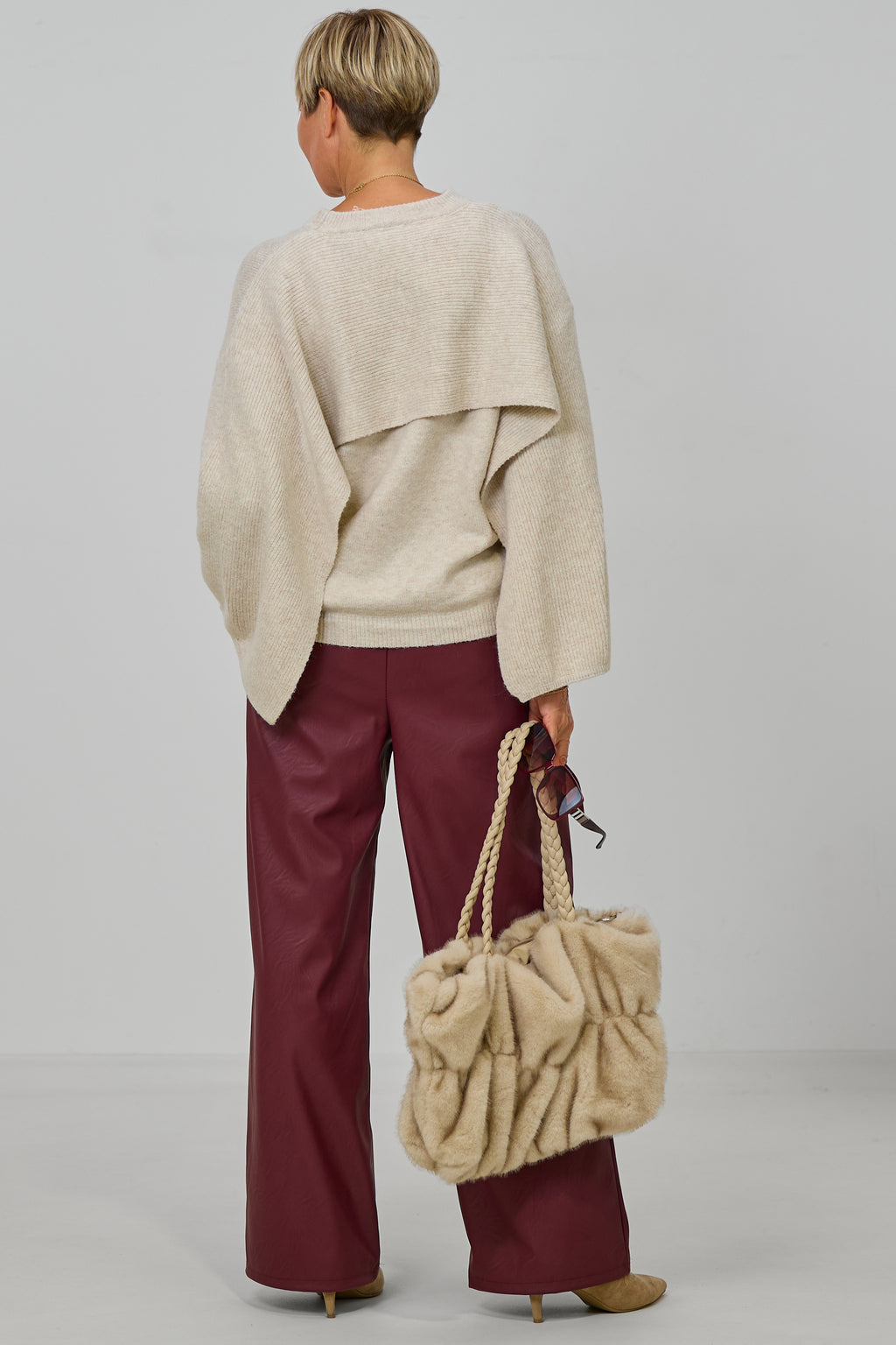 Bundfaltenhose im Lederlook, bordeaux