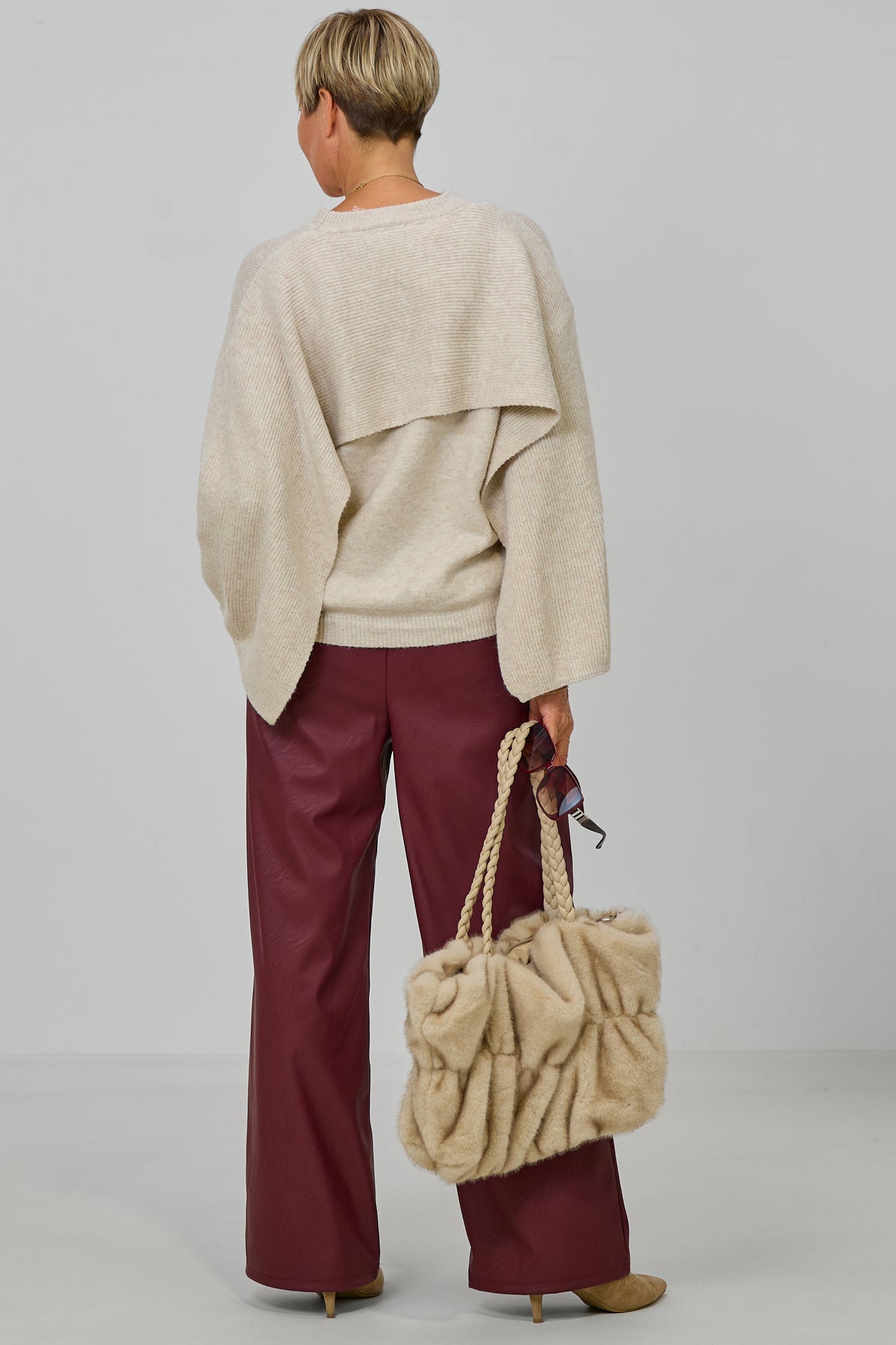 Bundfaltenhose im Lederlook, bordeaux