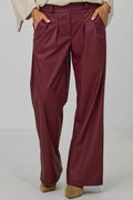 Bundfaltenhose im Lederlook, bordeaux