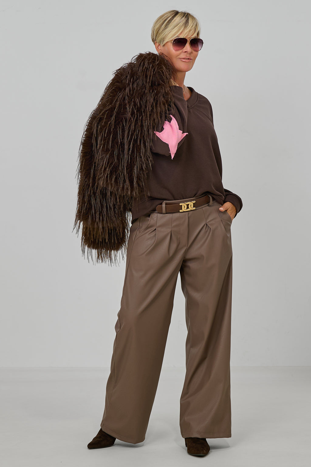 Bundfaltenhose im Lederlook, taupe