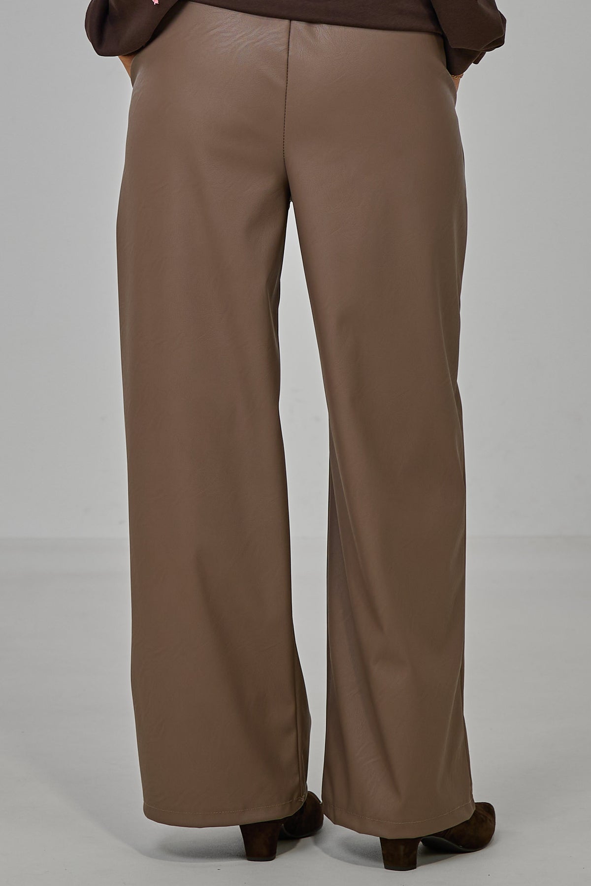 Bundfaltenhose im Lederlook, taupe