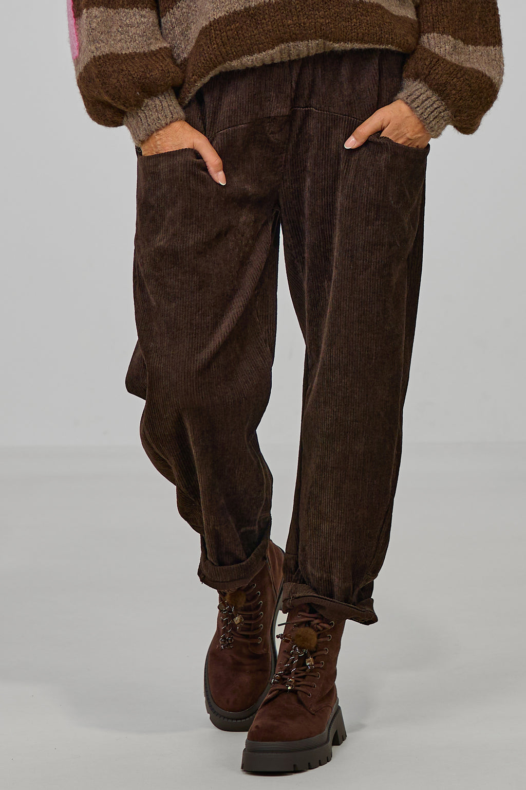Breitcordhose mit elastischem Bund, schokobraun