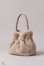 Ovale Felltasche mit geflochtenen Trägern, beige-taupe