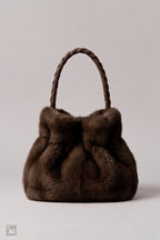 Ovale Felltasche mit geflochtenen Trägern, schokobraun