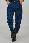 Jeanshose mit samtigen Blumen, dark denim