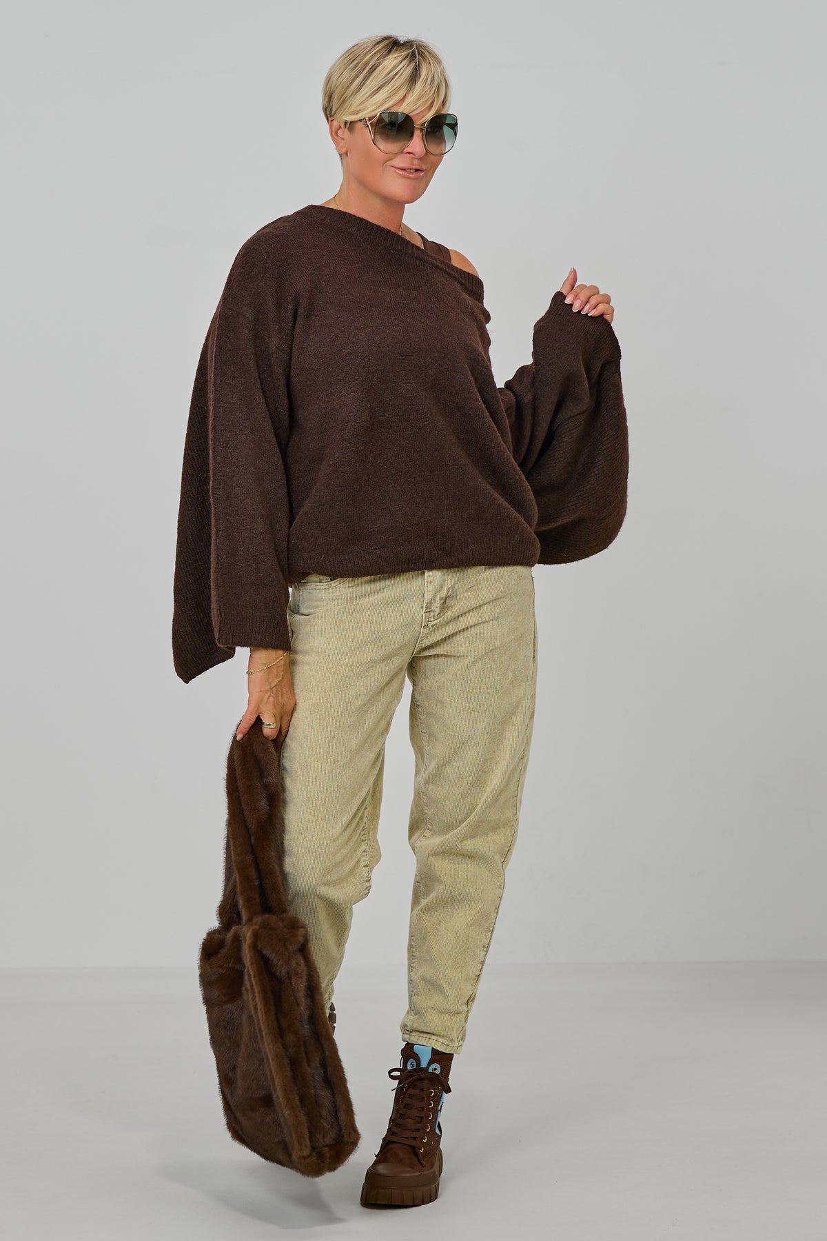 Strickpullover mit Überwurf, braun