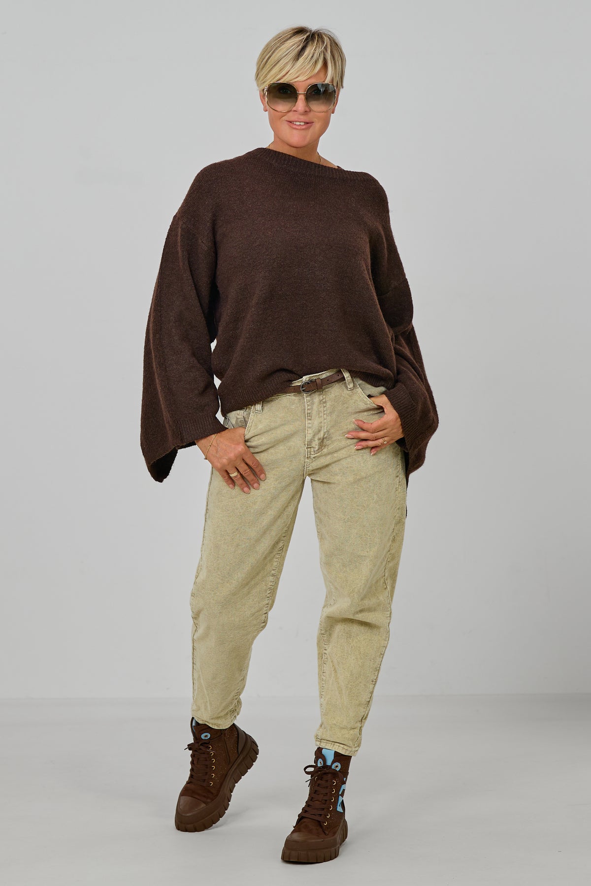 Strickpullover mit Überwurf, braun