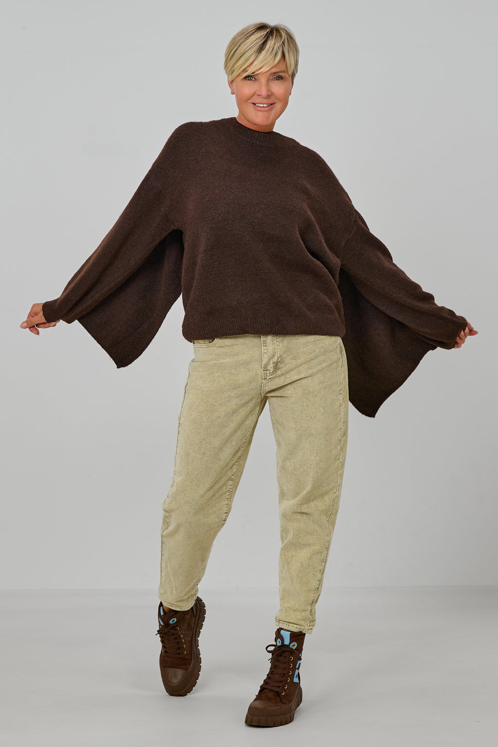 Strickpullover mit Überwurf, braun